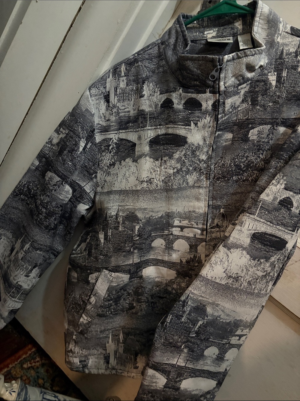 Chico's Gray and White Scenic Print Zip-Up Jacket